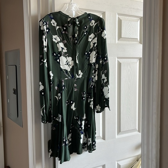 Yumi Kim size 8 dress. Like NEW! - Picture 2 of 2